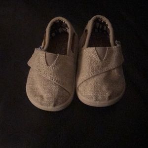 Toms baby shoes